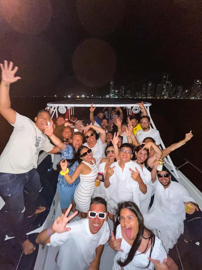 2-hour tour in Cartagena Sunset View in party boat - Bay Views, Photo Stops, and the Virgen del Carmen Monument