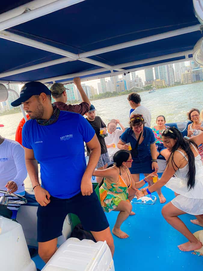 2-hour tour in Cartagena Sunset View in party boat - Should You Book This Sunset Party Boat Tour in Cartagena?