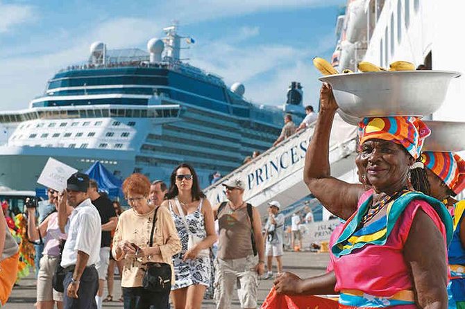 3 Hour Panoramic tour for cruise ship passengers - Stop 3: The Walled City of Cartagena, short free time inside the walls