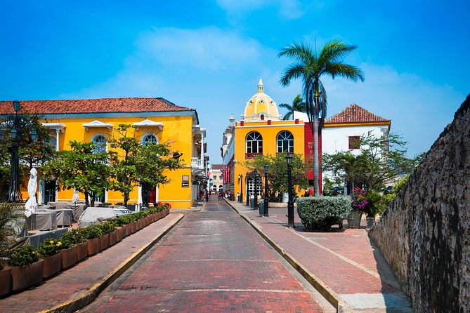 3 Hour Panoramic tour for cruise ship passengers - Stop 2: Las Bovedas, shopping time for handicrafts and emeralds