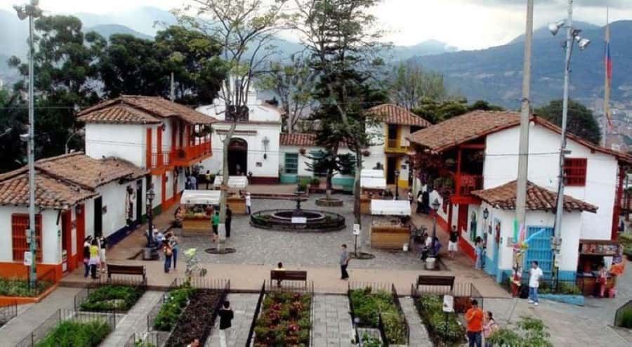 4-Hour Medellin, Envigado & Sabaneta Three County Tour - El Pueblito Paisa: the best first move for orientation and views