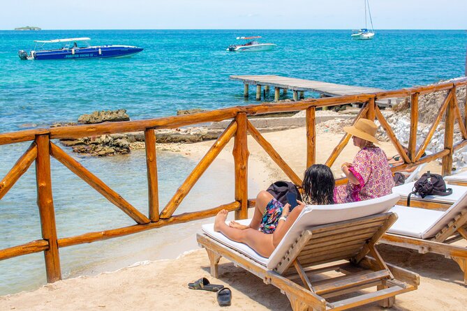 5-Island Speedboat Tour in Cartagena and the Rosario Islands - Isla Grande private island break: loungers and a drink