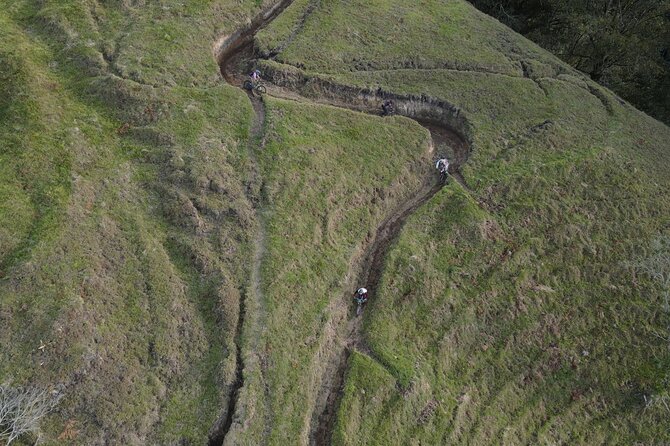 8-Days Private Enduro Mountain Bike Tour in Colombia - Santa Barbara and El Cairo: community-tended tropical trail riding