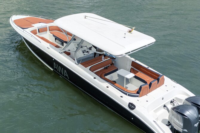 8-hour private tour in a luxurious and fast 41' AWA boat - A 41 AWA speedboat day in the Rosario and Barú