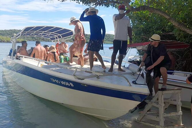 Adventure 5 Rosario Islands with Snorkel and plankton in Cartagena de indias - Los Pajarales options: Oceanarium vs corals vs plain beach time