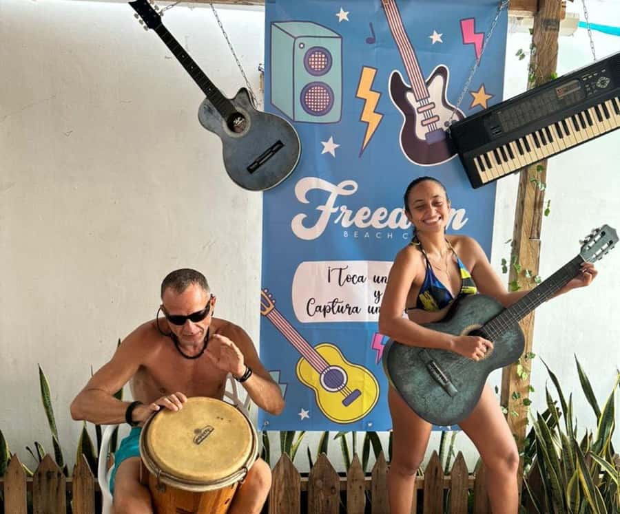 All-inclusive package in Freedom Beach Club - Barú - Welcome cocktail, then you’re in beach mode