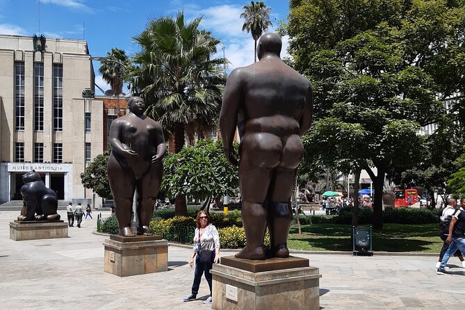 An essential Colombian Tour to Bogota, Medellin and Cartagena 8-Day - Medellín with meaning: Comuna 13 metrocable graffiti tour and the Museum of Antioquia