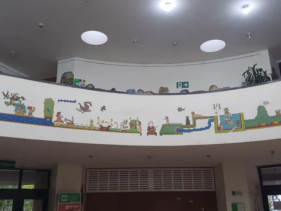 Anti-tour Bogotá - TransMilenio and the Gold Museum stop: seeing the city in motion