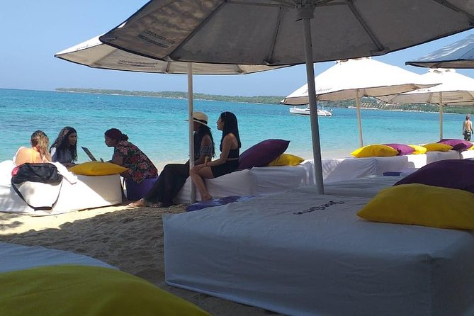Banana Beach on the white beach of Baru - Banana Beach club time: what you get, what you still need