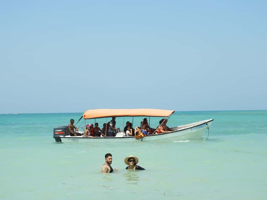 BARÚ: Enjoy the magic of Baru choosing best option for you - Beach club facilities: beds, pool access, and showers by option