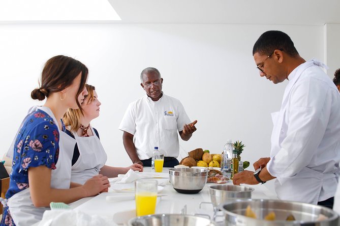 Bazurto Popular Market and Cooking Classes - The Centro Histórico stop and a quick culture pulse