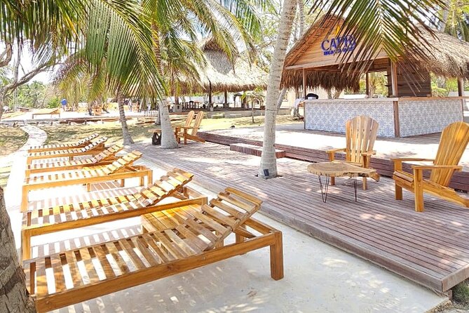 Beach Club Capri At Rosario Islands Italian Vibes - What you pay for versus what you pay at the marina: $160 plus 37,000 COP
