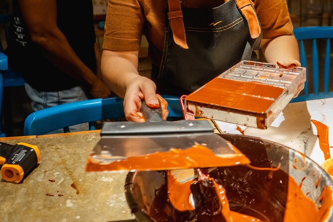 Bean to Bar Chocolate Making Experience - by Lunático Experience - The workshop vibe in Getsemaní: calm, interactive, and small