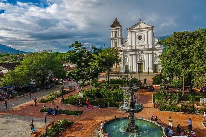 Best Private Tour to Santa Fe de Antioquia+Cuatrimotos 450 CC - Stop 1: Leaving Medellín for Santa Fe de Antioquia