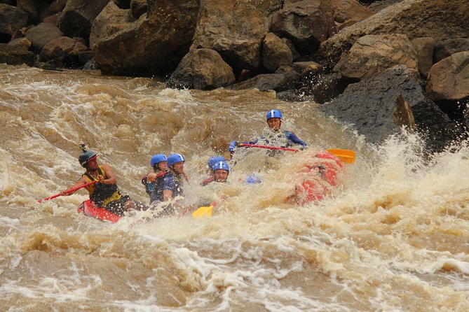 BEST White Rafting in Colombia Suarez 4/5 - Suarez River Rafting: What 10 km of Rapids Really Means