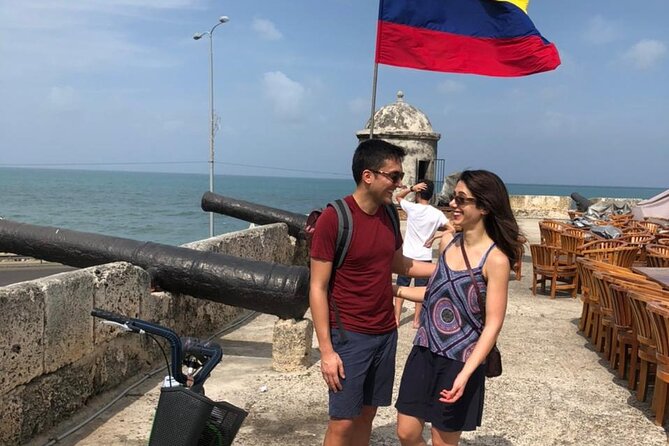 Bike city tour Cartagena - Fuerte de San Sebastian del Pastelillo: the fort-and-bay moment