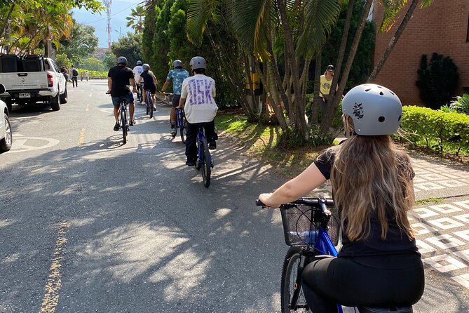 Bike City Tour Medellin With Snack and Organic Coffee - Stop 2: Parques del Río, where the city split is visible