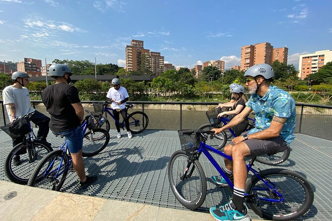 Bike City Tour Medellin With Snack and Organic Coffee - Stop 5: El Hueco El Numero Uno and a snack that keeps momentum
