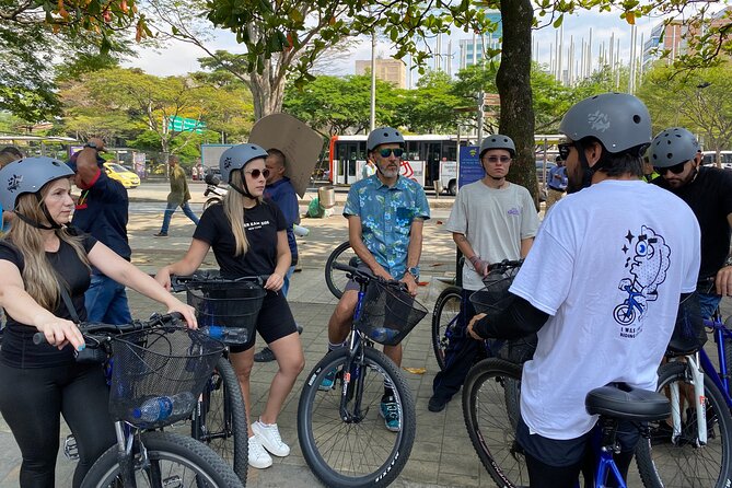 Bike City Tour Medellin With Snack and Organic Coffee - Stop 6: Plaza Botero, sculptures, sellers, and quick free time