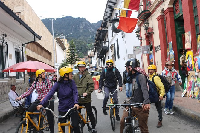 Bike Tour in La Candelaria Bogotá - Parque Nacional Enrique Olaya Herrera, where city life meets greenery