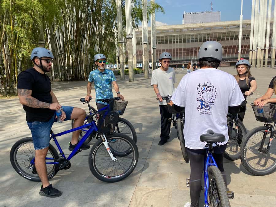 Bike Tour Medellin with Snacks and Local Beer - Why a 4-Hour Medellín bike tour hits the sweet spot