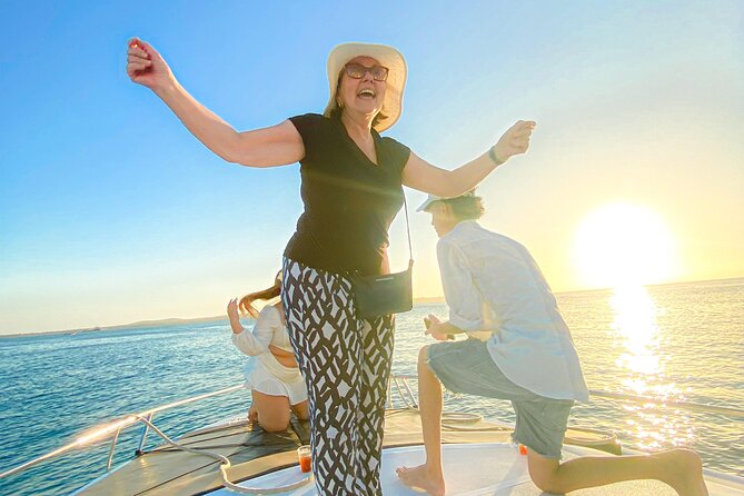 Boat Party in the Bay of Cartagena with Open Bar - The two-hour boat party flow, from boarding to nightclub entry