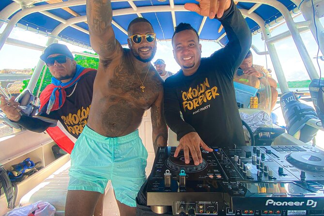 Boat Party on Cholón Island - The Logistics That Actually Matter on Tour Day