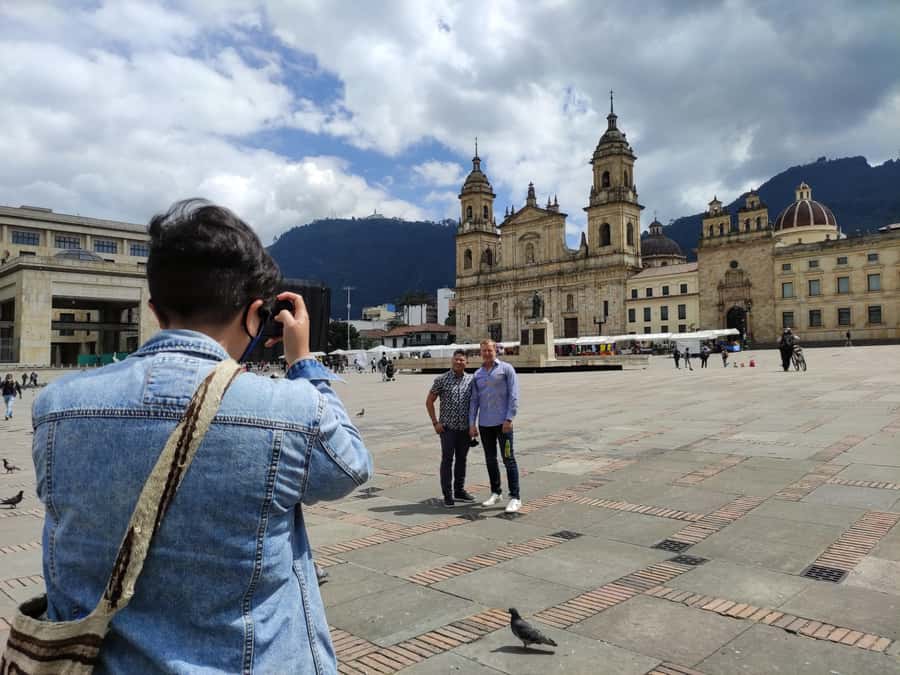 Bogotá: Candelaria Tour with Cacao and Coffee Workshop - Meet Your Guide: Juanita and Alejandra’s Storytelling Style