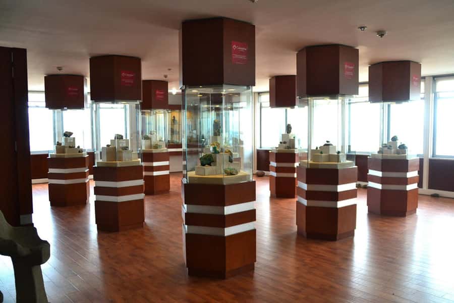 Bogotá: City tour Monserrate, emerald and gold museum & more - Meet Your Guide: Clear Explanations Make a Big Difference