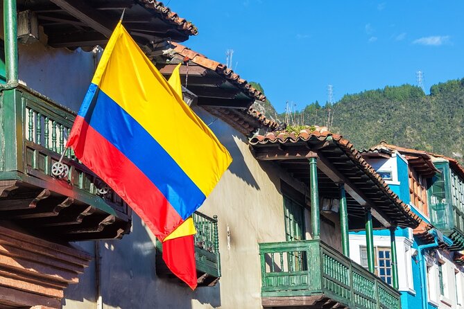 Bogota city tour private, flexible and exclusive, up to 6 travelers - Catedral Primada and San Francisco: churches worth the quick stops