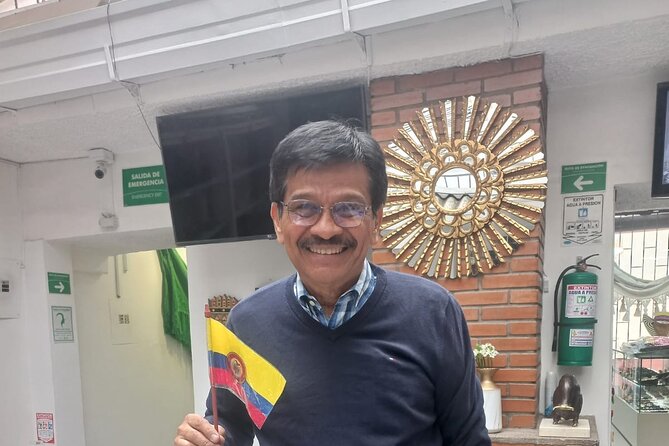 Bogota city tour private, flexible and exclusive, up to 6 travelers - La Puerta de la Catedral: a practical food window