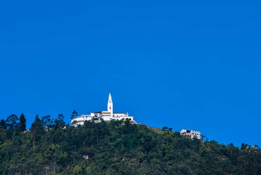 Bogotá: City Tour with Monserrate Hill, transfers and guide - Key Things You Will Notice on This Bogotá Tour