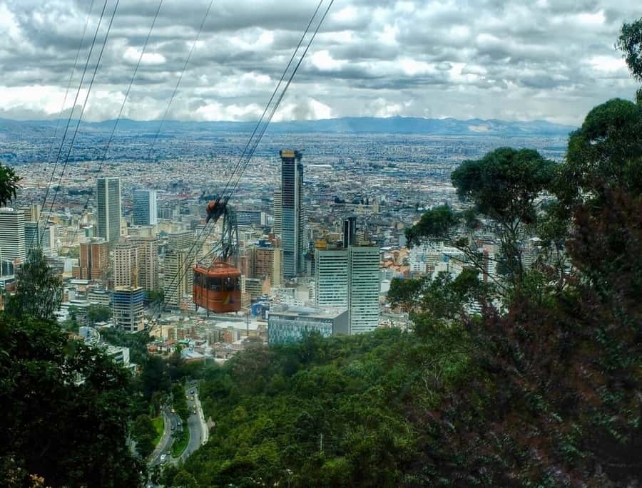 Bogotá: Grand City Tour with Monserrate, Usaquén and Lunch - A 8-hour sampler of Bogotá, from Monserrate to Usaquén