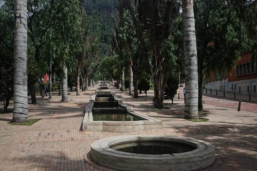 Bogotá: Guided La Candelaria Walking Tour - Carrera Séptima and the “Timeline in the Streets” Feeling
