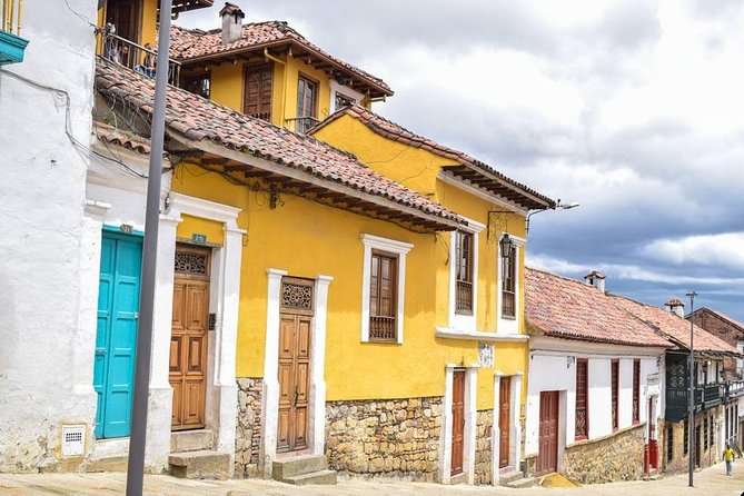 Bogotá Half Day City Tour with Monserrate hill- 6 hours - Plaza de Bolívar: Where Stories Meet Power