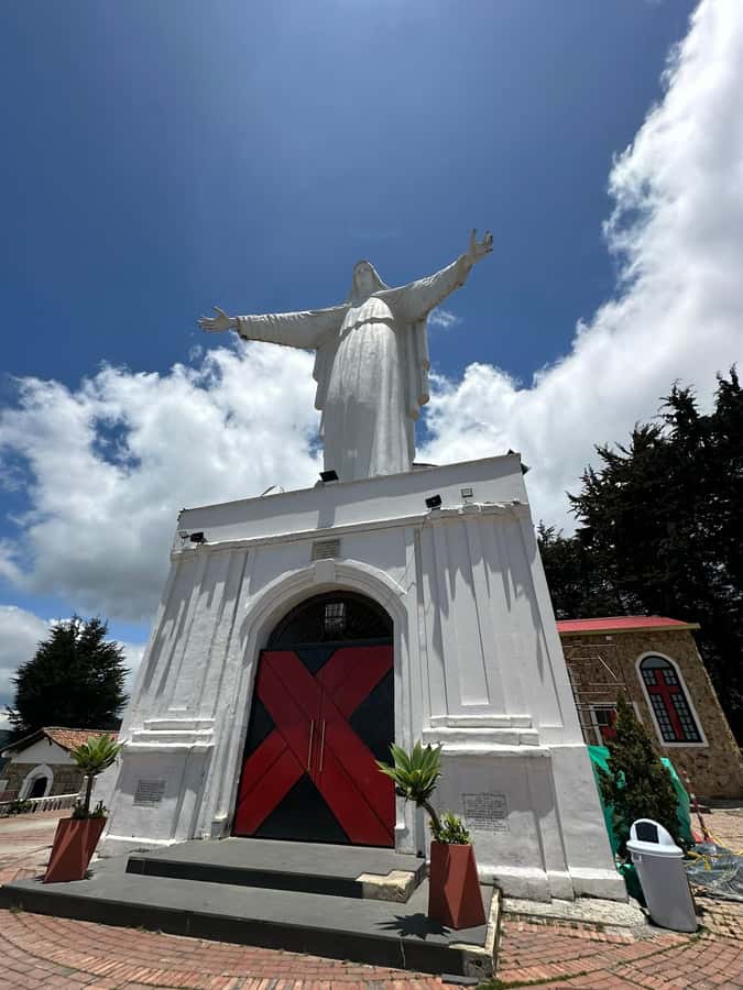 Bogota: Hike to La Chorrera Waterfall, El Chiflón and Guadalupe Hill - How the day starts: private hotel pickup and a 6-hour plan