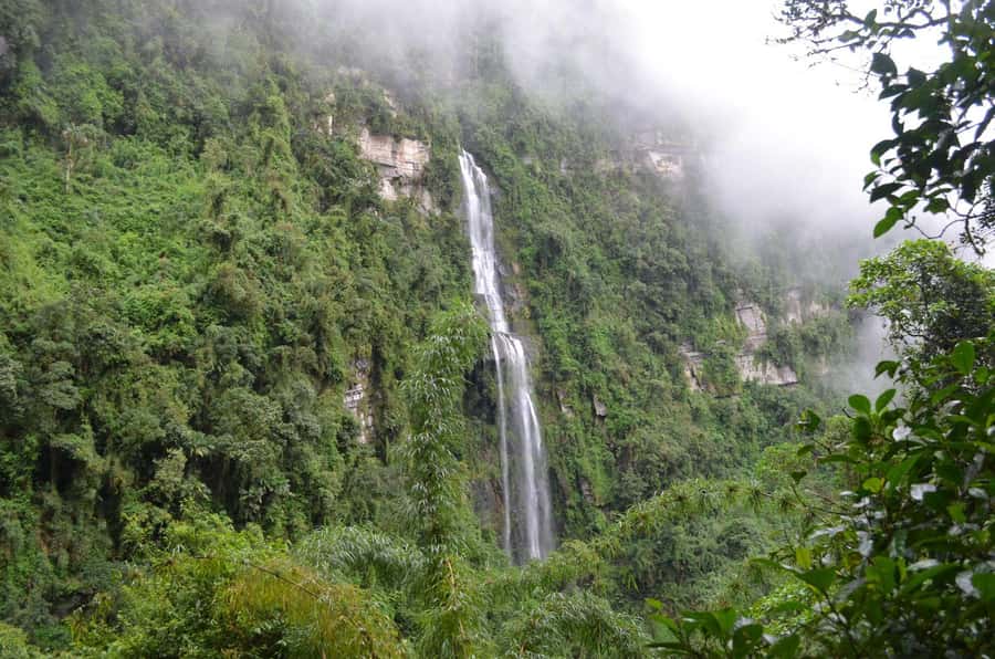 Bogota: Hike to La Chorrera Waterfall, El Chiflón and Guadalupe Hill - El Chiflón waterfall: a short hike with a big water experience