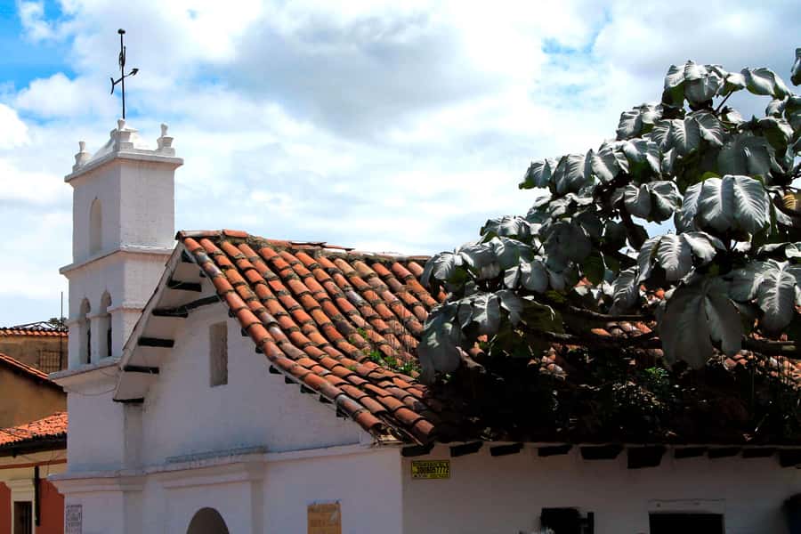 Bogota: La Candelaria Highlights Walking Tour - Meeting at Café Pasaje, then into Plazoleta del Rosario