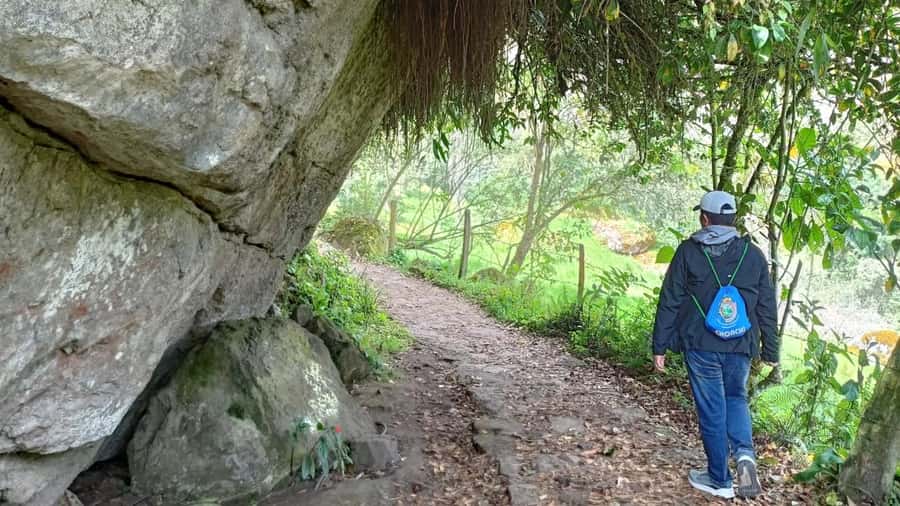 Bogota: La Chorrera Waterfall Guided Hike and Guadalupe Hill - Cueva de los Monos: panoramic Andes views to wrap the day