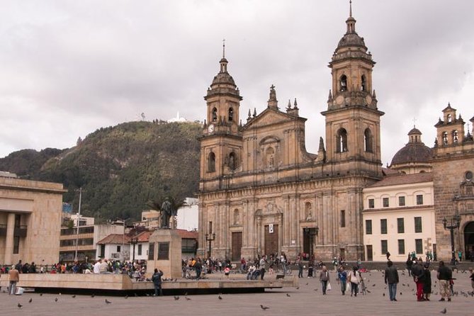 Bogotá Layover: Private 4-6 Hour Flexible City Tour - La Candelaria walking time, chocolate culture, and old-city streets