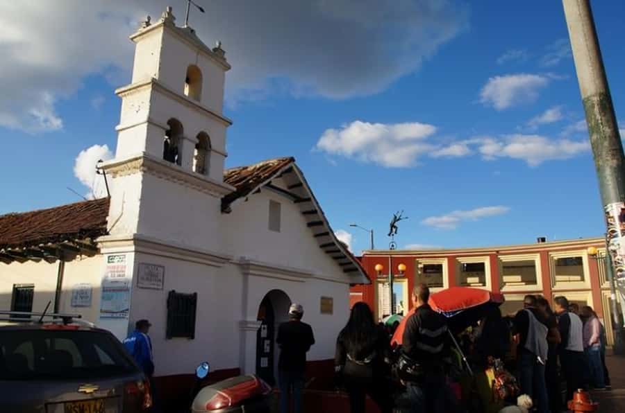 Bogota : Must-See Sites Walking Tour With a Guide - The Local Market Fruit Stop: Everyday Colombia, Not a Show
