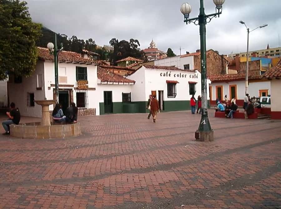 Bogota : Must-See Sites Walking Tour With a Guide - Plaza del Rosario and Plaza Simón Bolivar: History You Can Actually Place