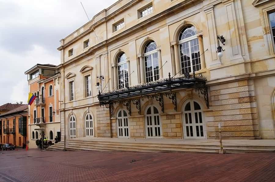 Bogota : Must-See Sites Walking Tour With a Guide - Meeting Point at Hotel Selina La Candelaria: Start Easy