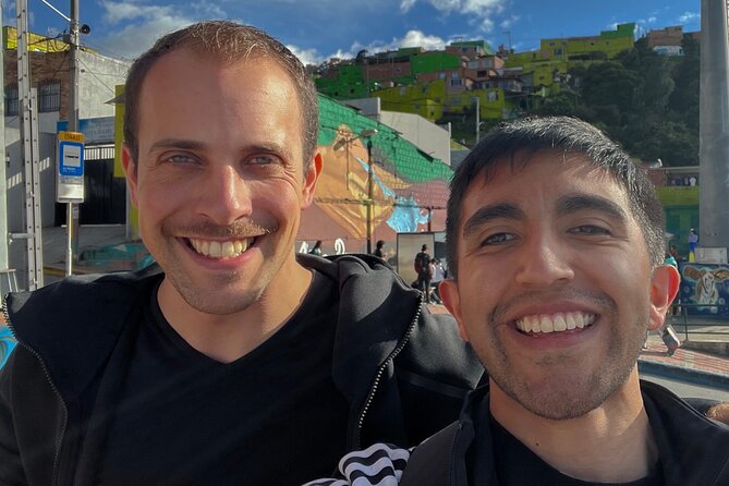 Bogota: Panoramic tour with Sky-High Picnic &Certified Tour Guide - Start at Parque Bicentenario, meet Jonathan Muñoz