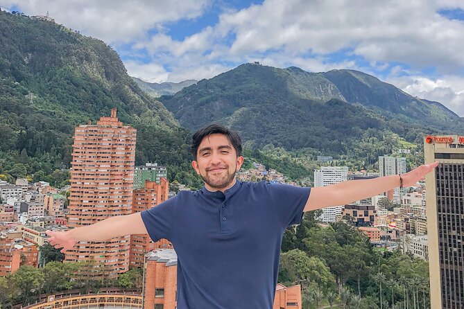 Bogota: Panoramic tour with Sky-High Picnic &Certified Tour Guide - From Parque de la Independencia to a tower viewpoint