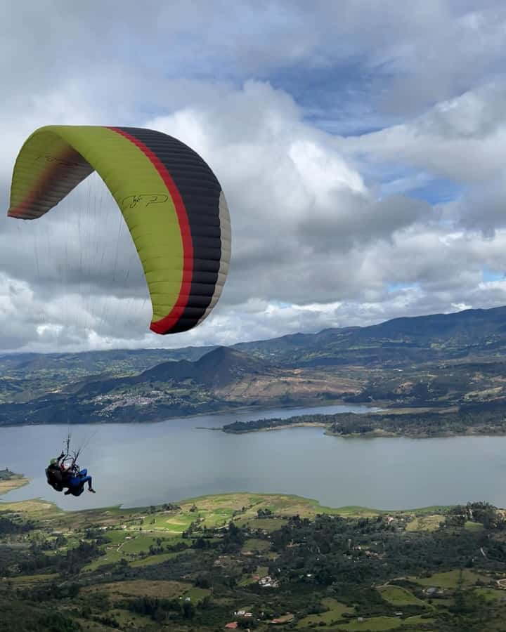 Bogota: Paragliding activity in La Calera with transfers - Tomine Reservoir paragliding: why this ride feels special