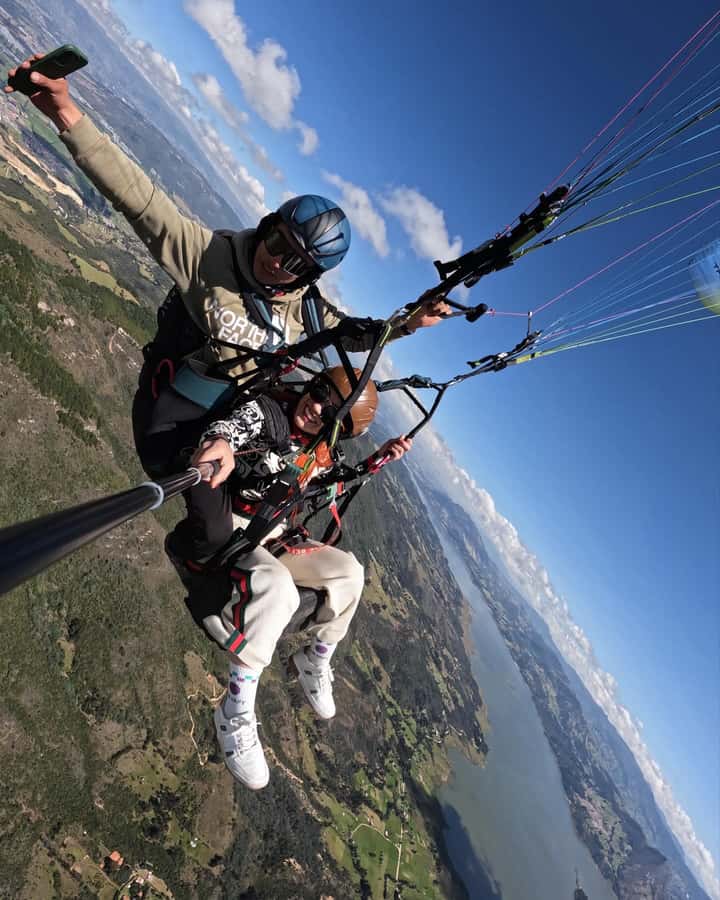 Bogota: Paragliding activity in La Calera with transfers - Gear-up in Guatavita: what to expect before takeoff