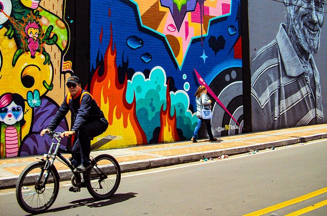 Bogotá Private Bike Tour (5. Hrs.) - Sunday Ciclovía on Carrera Séptima, where roads belong to people