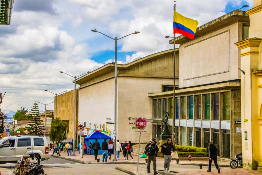 Bogotá: Private Candelaria Walking Tour with Gold Museum - Key things to know before you go