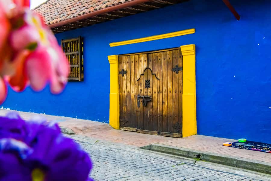 Bogotá: Private Candelaria Walking Tour with Gold Museum - La Candelaria on foot: cobblestones, murals, and local energy